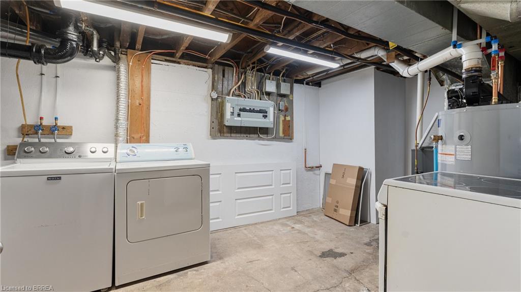 1-356 Wellington Street, Brantford, ON - Indoor Photo Showing Laundry Room