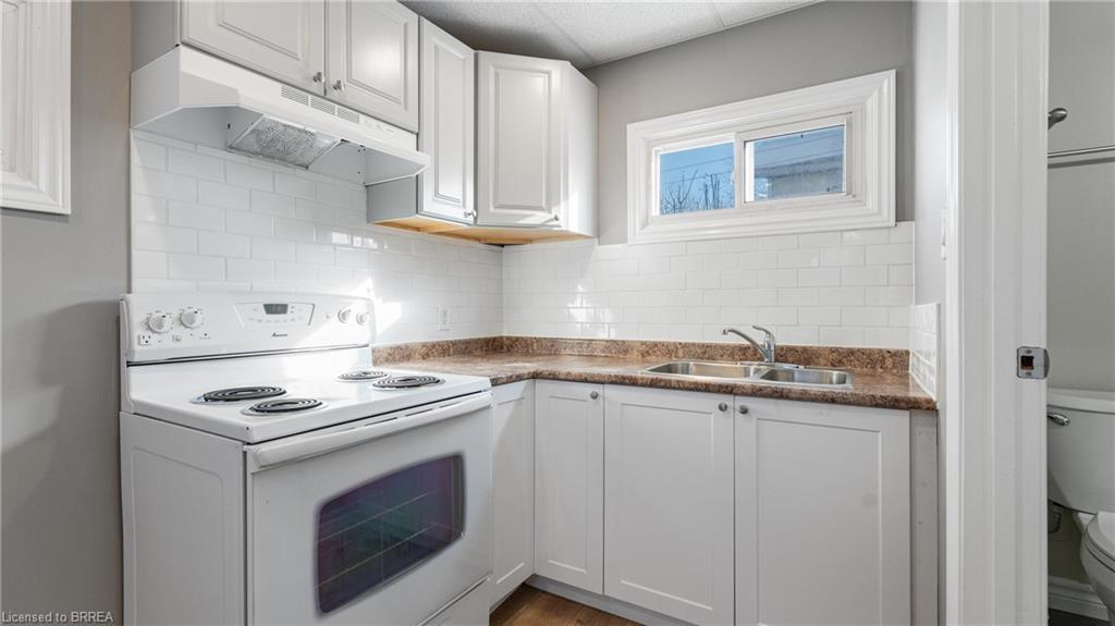 1-356 Wellington Street, Brantford, ON - Indoor Photo Showing Kitchen With Double Sink