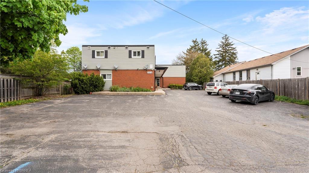 #3-994 Colborne Street E, Brantford, ON - Outdoor