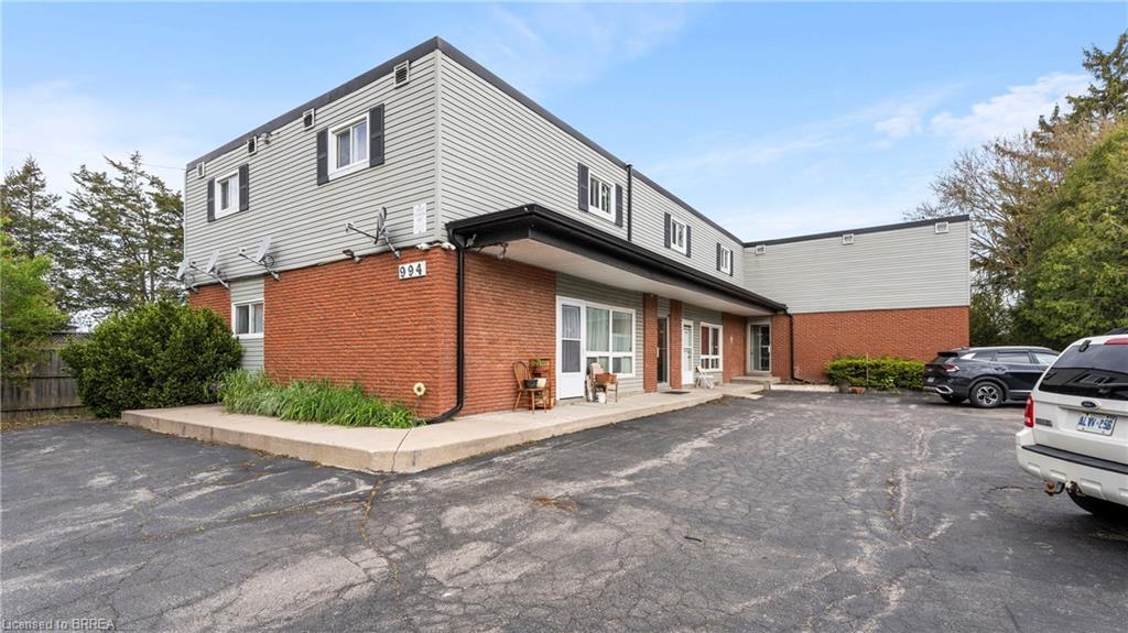 #3-994 Colborne Street E, Brantford, ON - Outdoor