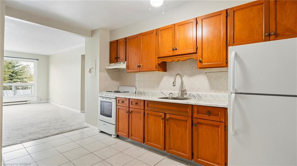#3-994 Colborne Street E, Brantford, ON - Indoor Photo Showing Kitchen