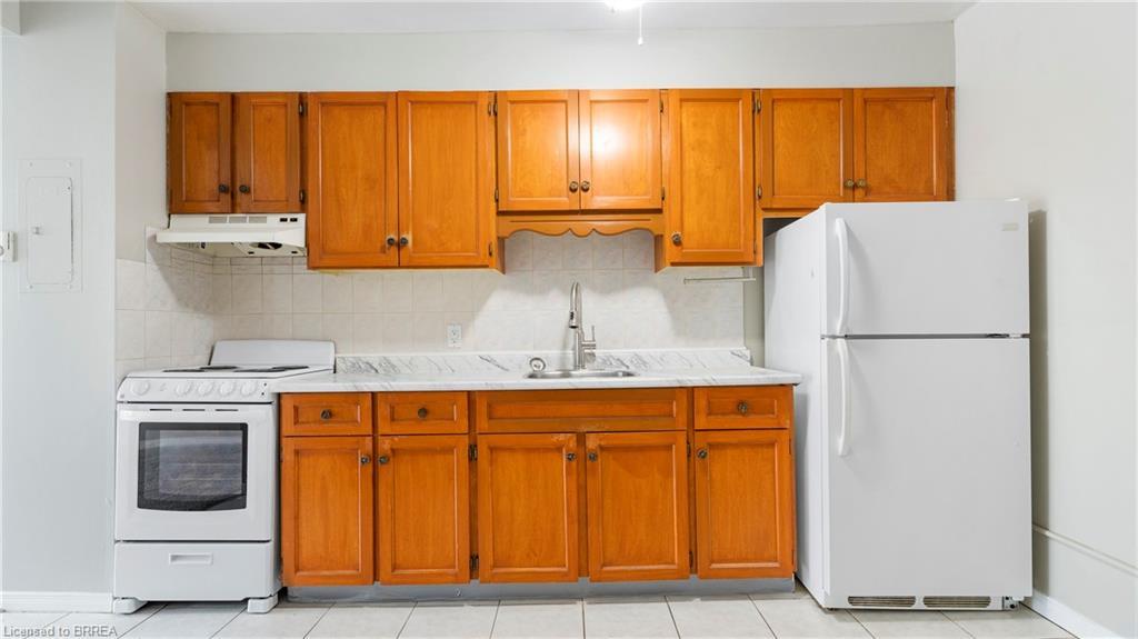 #3-994 Colborne Street E, Brantford, ON - Indoor Photo Showing Kitchen