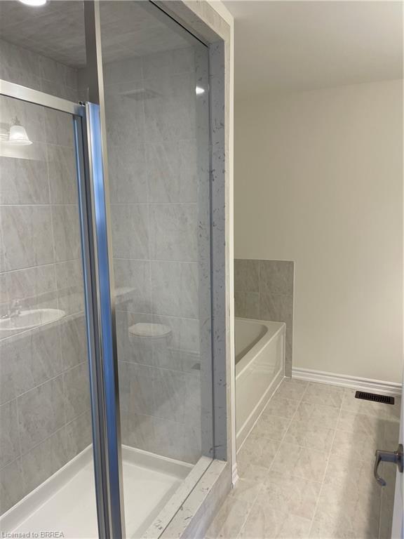 107 Flagg Avenue, Paris, ON - Indoor Photo Showing Bathroom