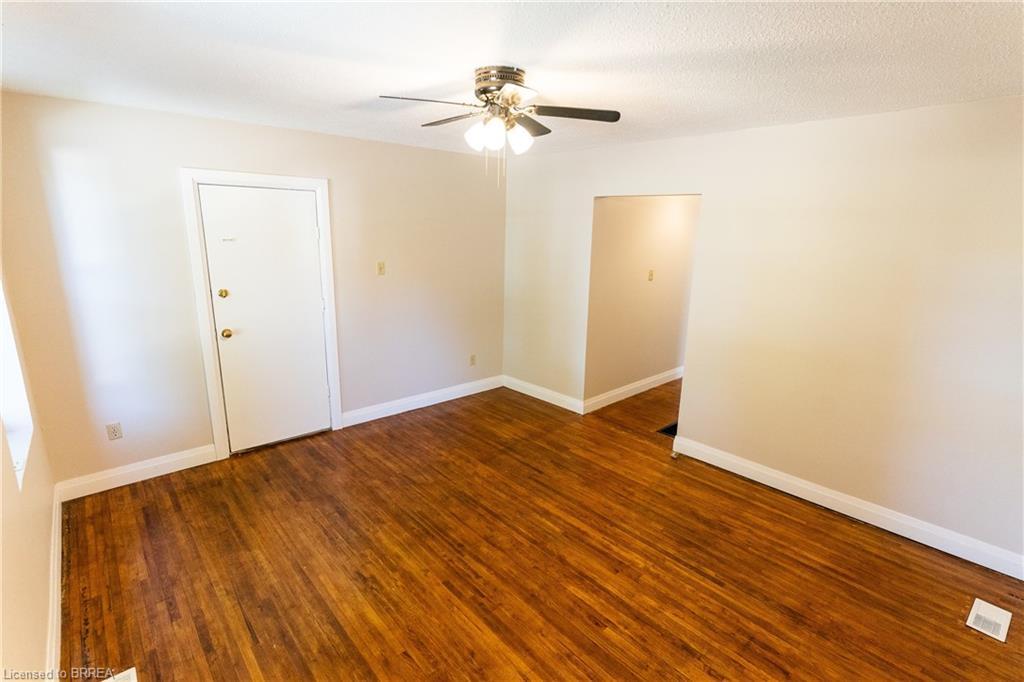Lower-118 Albion Street, Brantford, ON - Indoor Photo Showing Other Room
