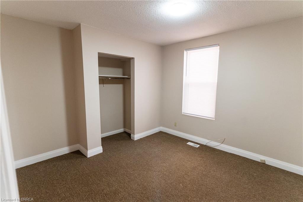 Lower-118 Albion Street, Brantford, ON - Indoor Photo Showing Other Room