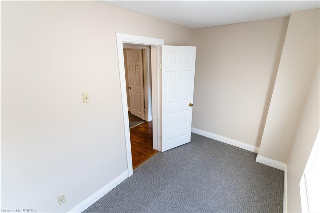 Lower-118 Albion Street, Brantford, ON - Indoor