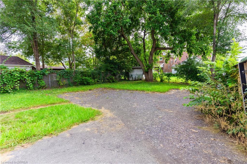 Lower-118 Albion Street, Brantford, ON - Outdoor