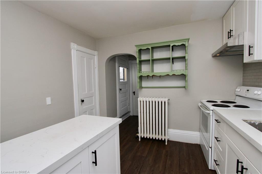 Upper-141 Erie Avenue, Brantford, ON - Indoor Photo Showing Kitchen