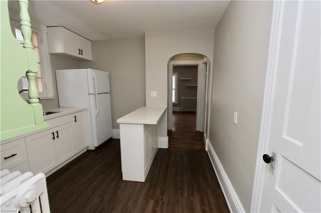 Upper-141 Erie Avenue, Brantford, ON - Indoor Photo Showing Kitchen
