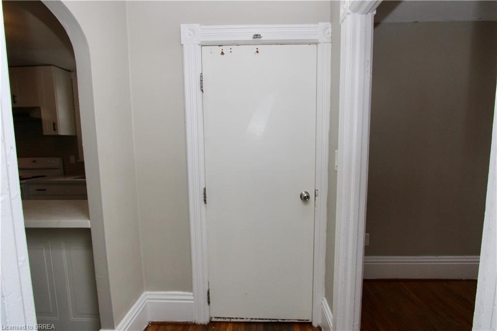 Upper-141 Erie Avenue, Brantford, ON - Indoor Photo Showing Other Room