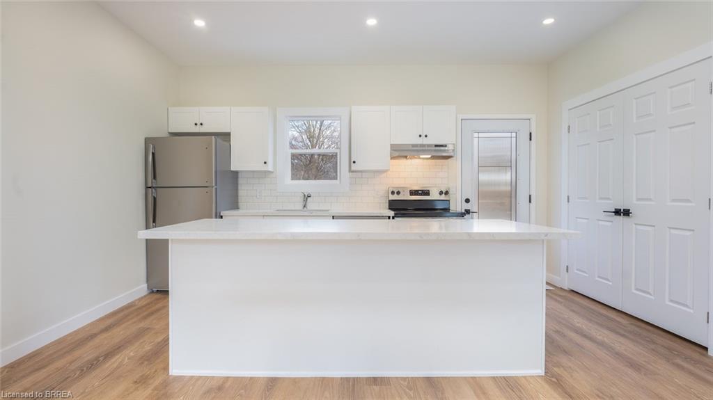 57 Winniett Street, Brantford, ON - Indoor Photo Showing Kitchen