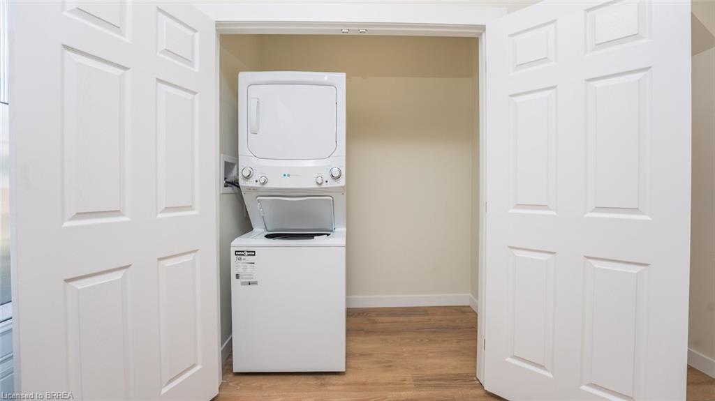 57 Winniett Street, Brantford, ON - Indoor Photo Showing Laundry Room