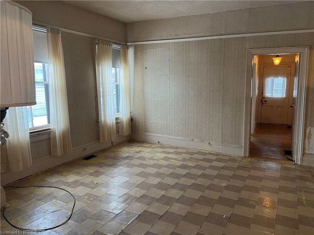 49 Pearl Street, Brantford, ON - Indoor Photo Showing Other Room