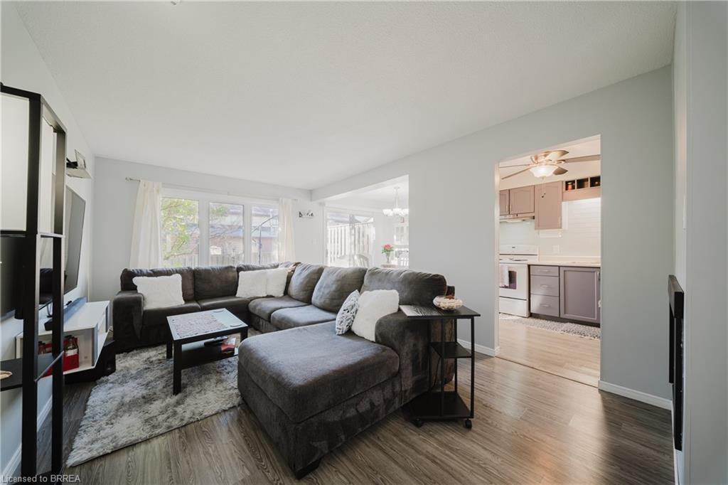 431-431 Springbank Avenue N, Woodstock, ON - Indoor Photo Showing Living Room