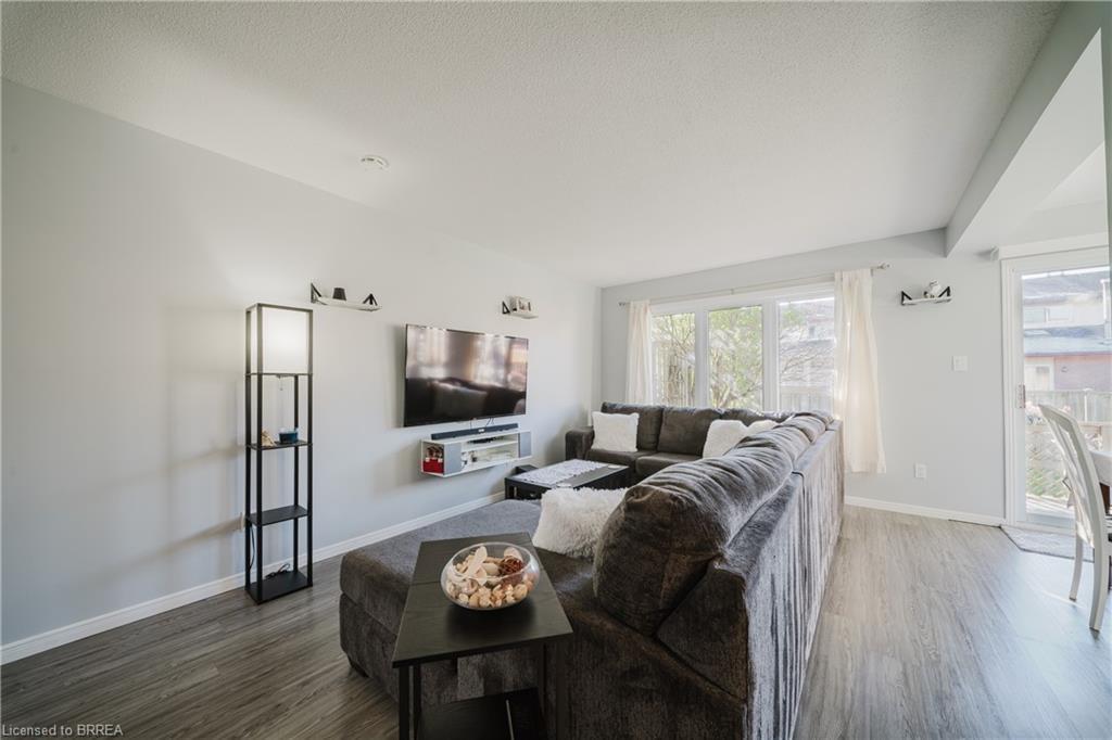 431-431 Springbank Avenue N, Woodstock, ON - Indoor Photo Showing Living Room