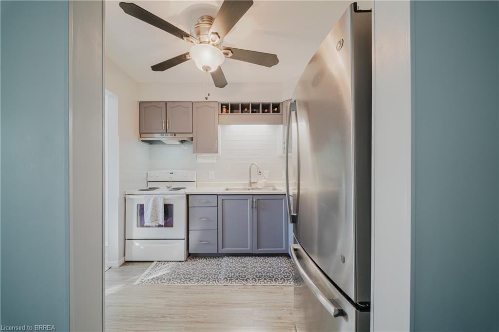 431-431 Springbank Avenue N, Woodstock, ON - Indoor Photo Showing Kitchen