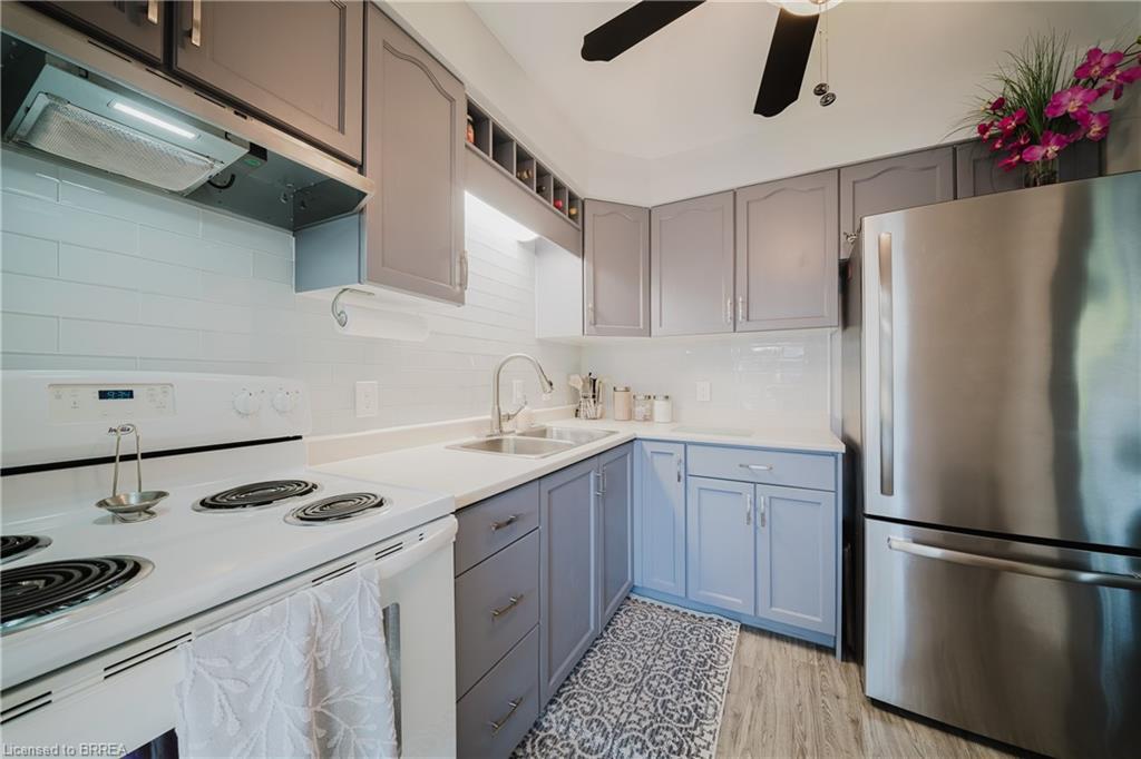 431-431 Springbank Avenue N, Woodstock, ON - Indoor Photo Showing Kitchen