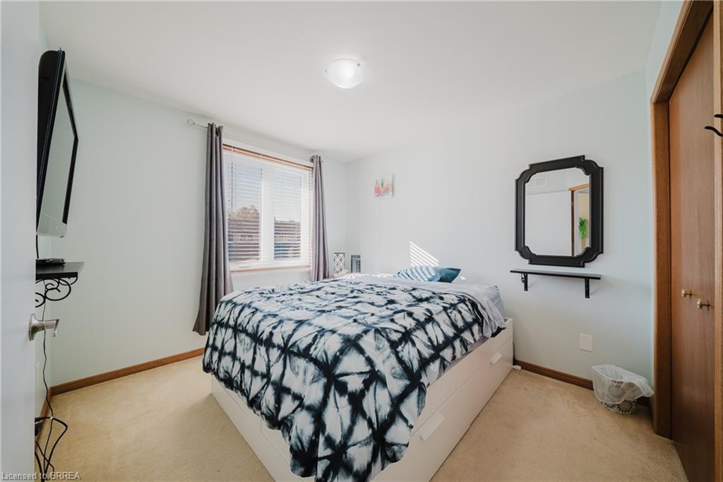 431-431 Springbank Avenue N, Woodstock, ON - Indoor Photo Showing Bedroom