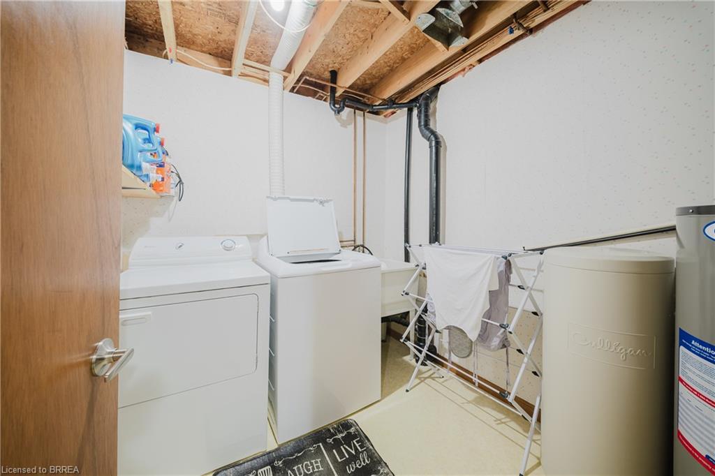 431-431 Springbank Avenue N, Woodstock, ON - Indoor Photo Showing Laundry Room