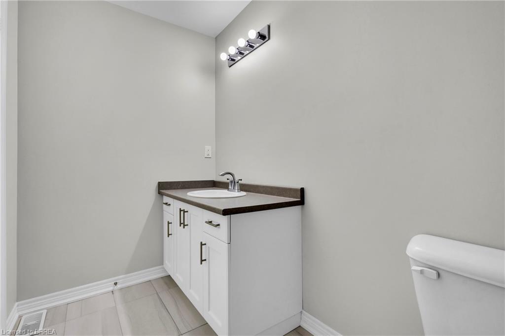 165 Grove Street, Simcoe, ON - Indoor Photo Showing Bathroom