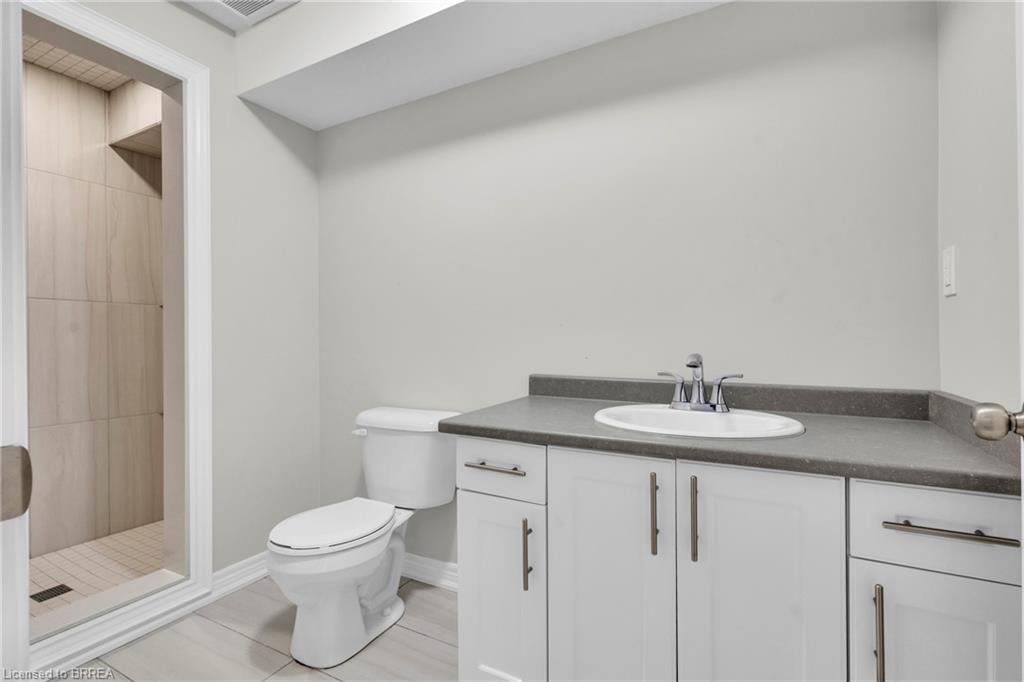 165 Grove Street, Simcoe, ON - Indoor Photo Showing Bathroom