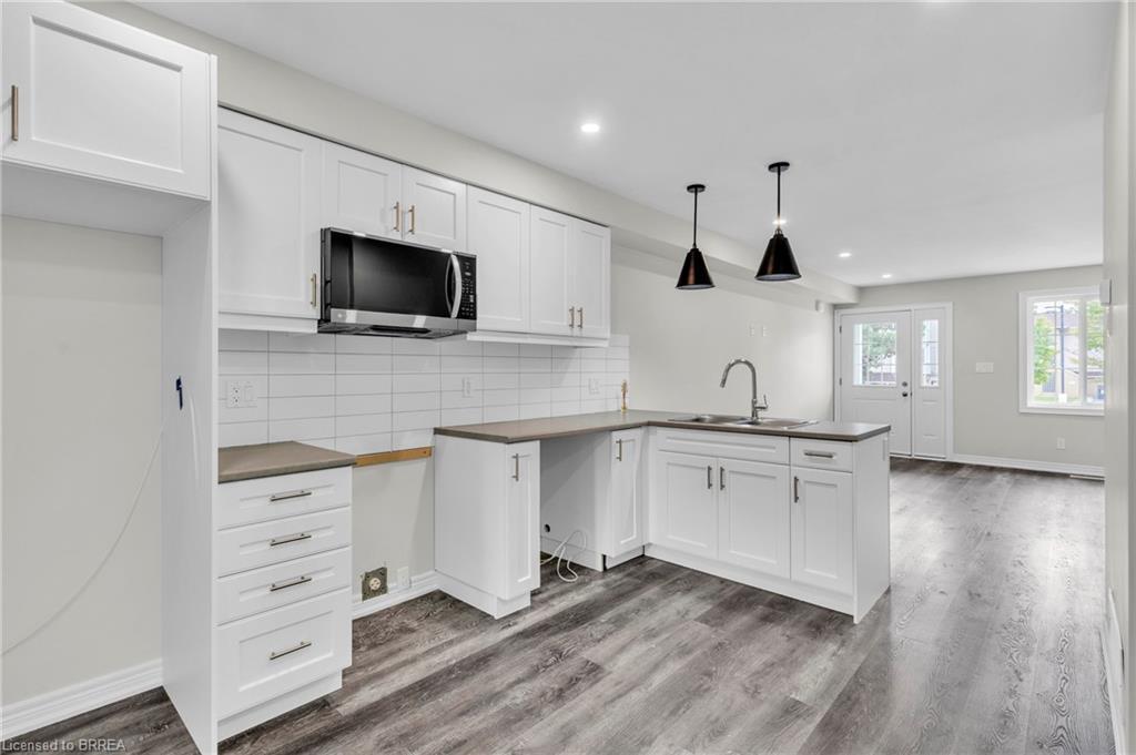 165 Grove Street, Simcoe, ON - Indoor Photo Showing Kitchen With Upgraded Kitchen
