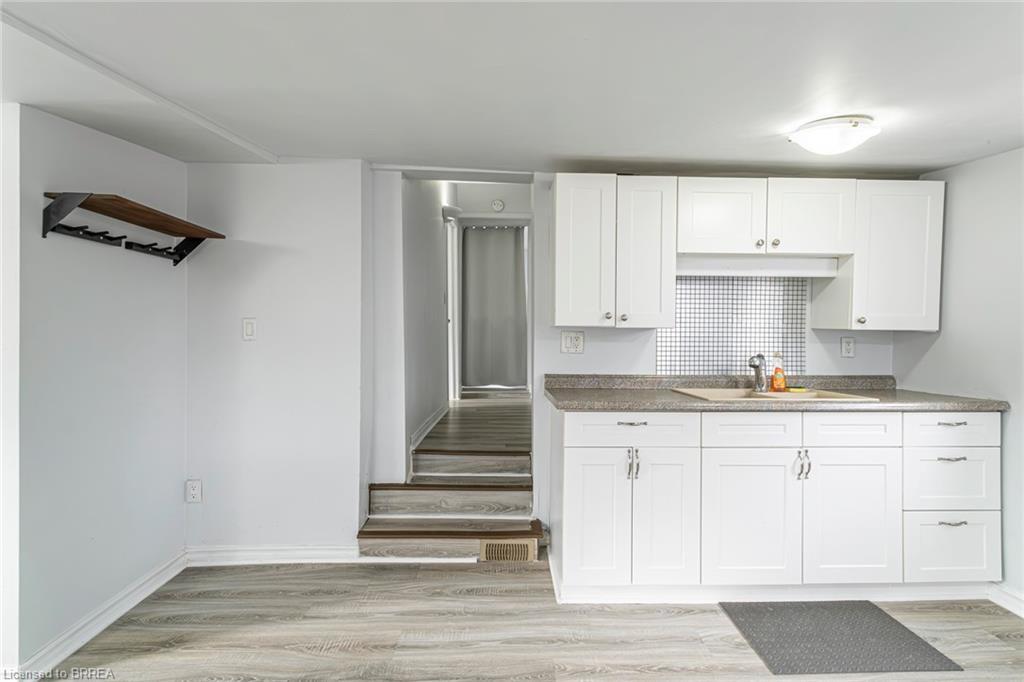 89 Maitland Street, Brantford, ON - Indoor Photo Showing Kitchen