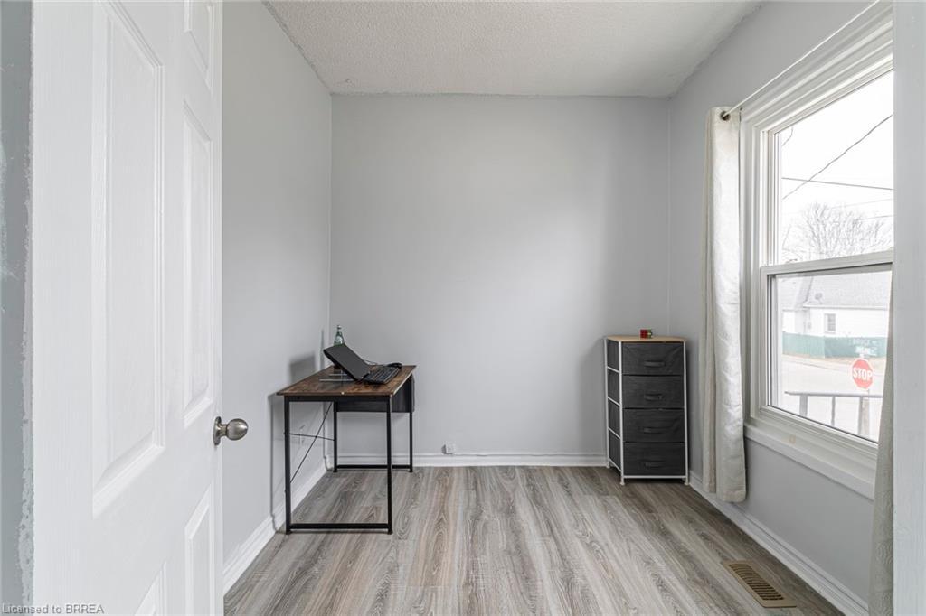 89 Maitland Street, Brantford, ON - Indoor