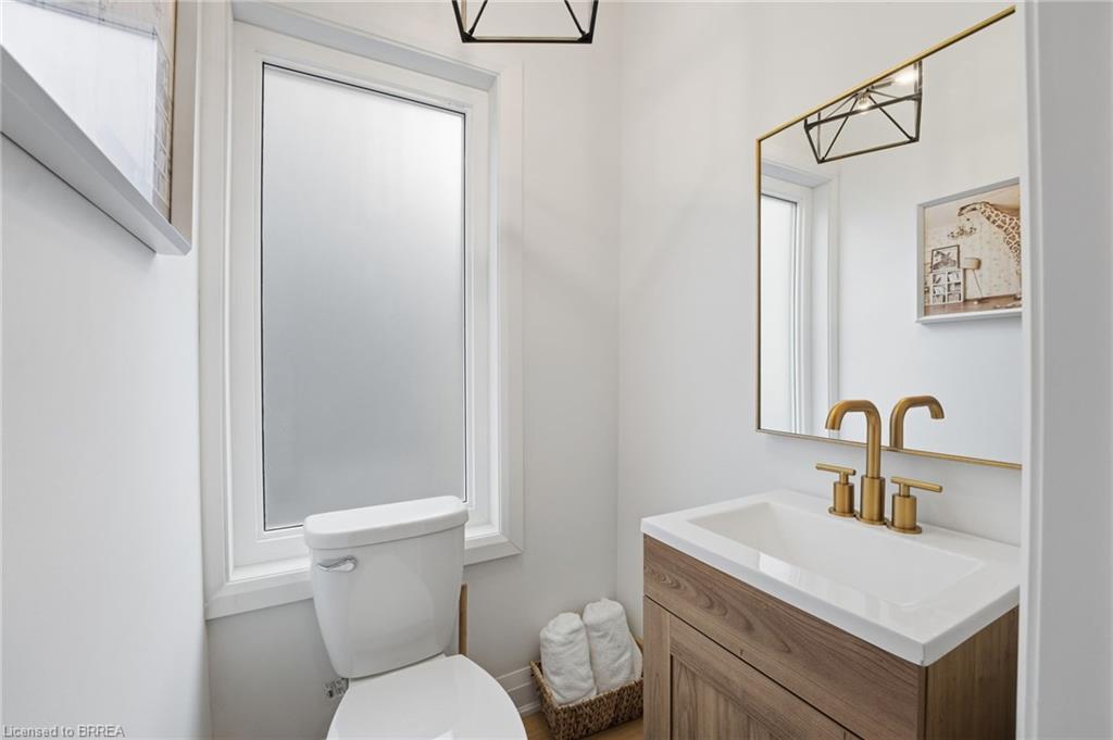 55 Jones Street, Hamilton, ON - Indoor Photo Showing Bathroom