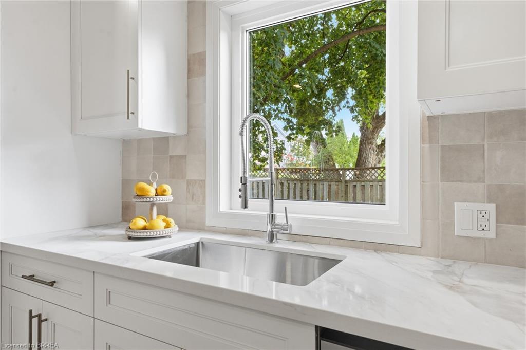 55 Jones Street, Hamilton, ON - Indoor Photo Showing Kitchen With Upgraded Kitchen