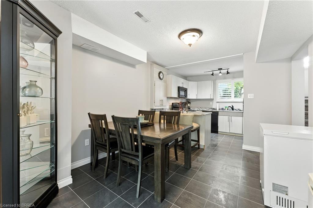 21 D'Aubigny Road, Brantford, ON - Indoor Photo Showing Dining Room