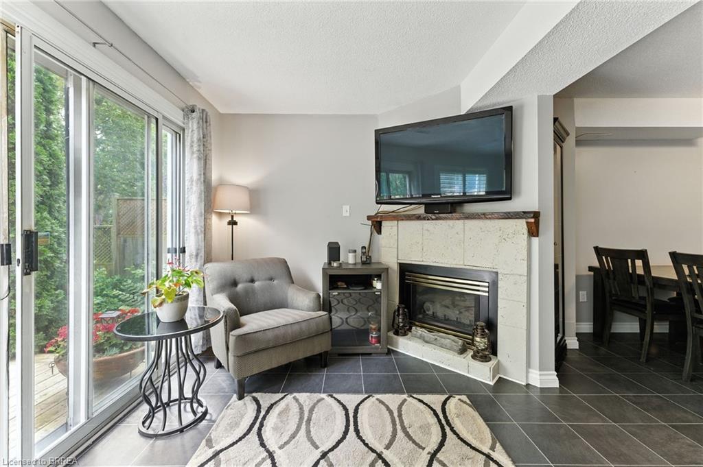21 D'Aubigny Road, Brantford, ON - Indoor Photo Showing Living Room With Fireplace