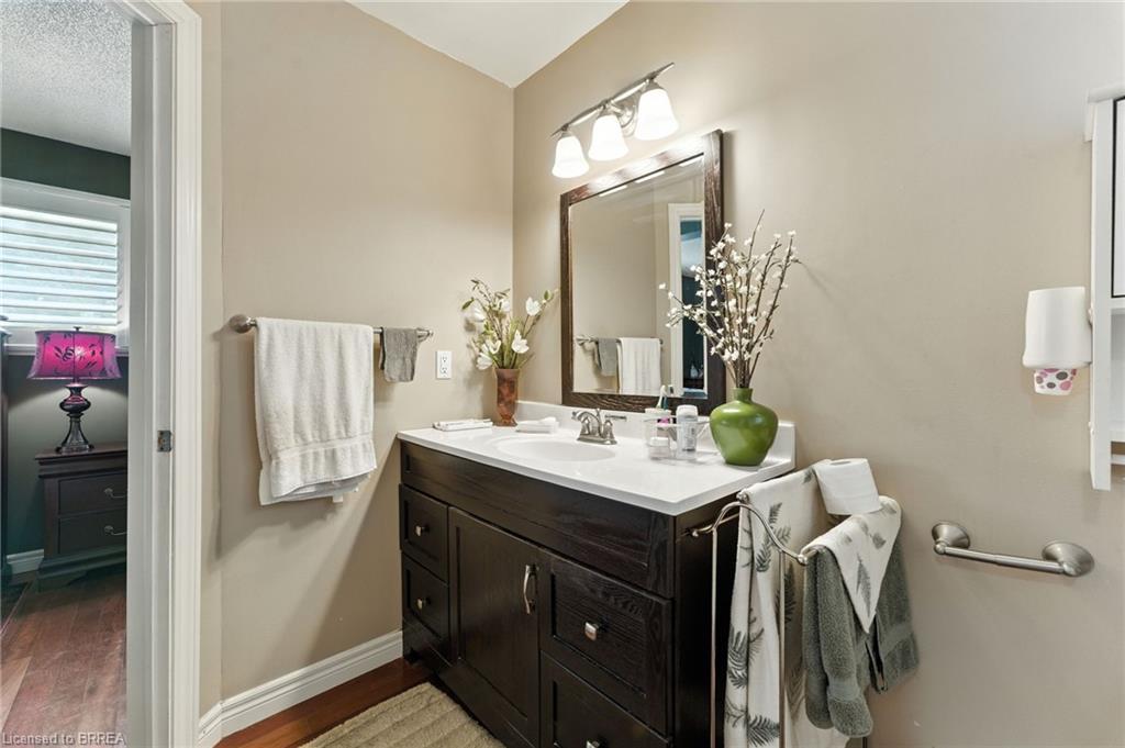 21 D'Aubigny Road, Brantford, ON - Indoor Photo Showing Bathroom