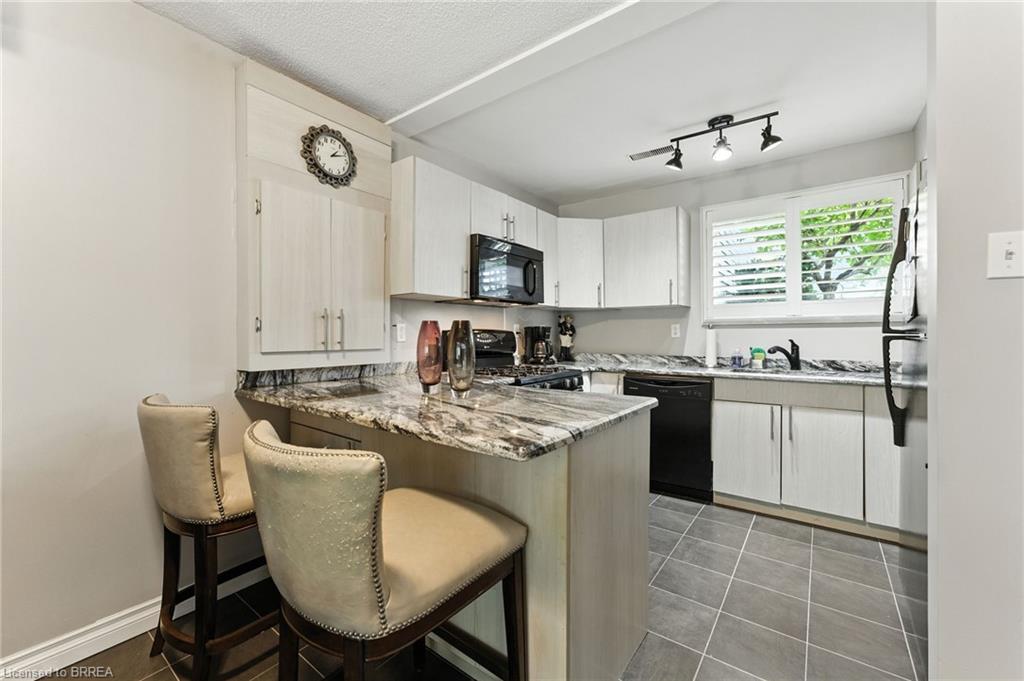 21 D'Aubigny Road, Brantford, ON - Indoor Photo Showing Kitchen