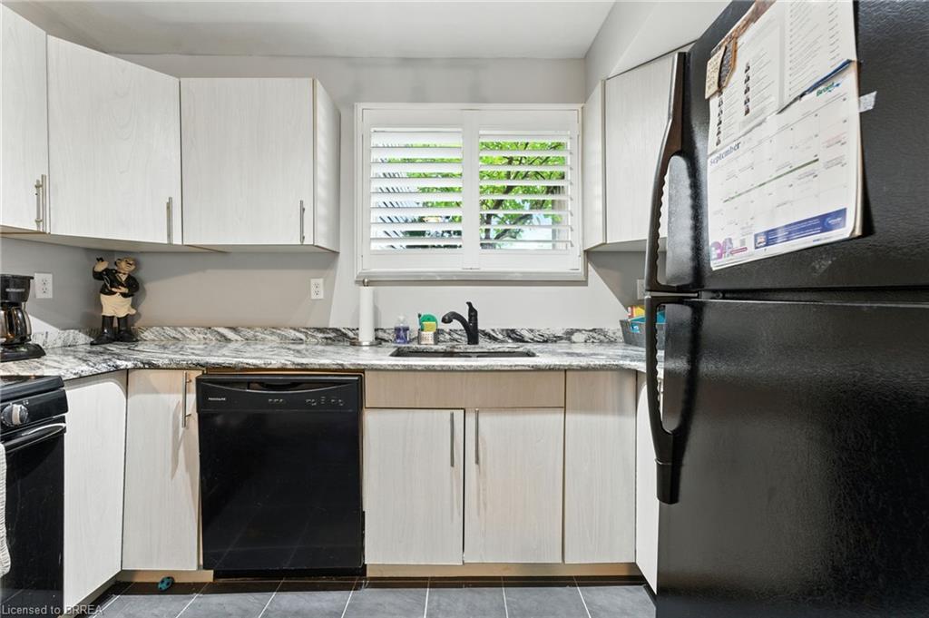 21 D'Aubigny Road, Brantford, ON - Indoor Photo Showing Kitchen