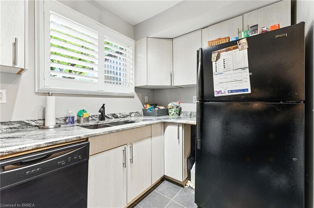 21 D'Aubigny Road, Brantford, ON - Indoor Photo Showing Kitchen