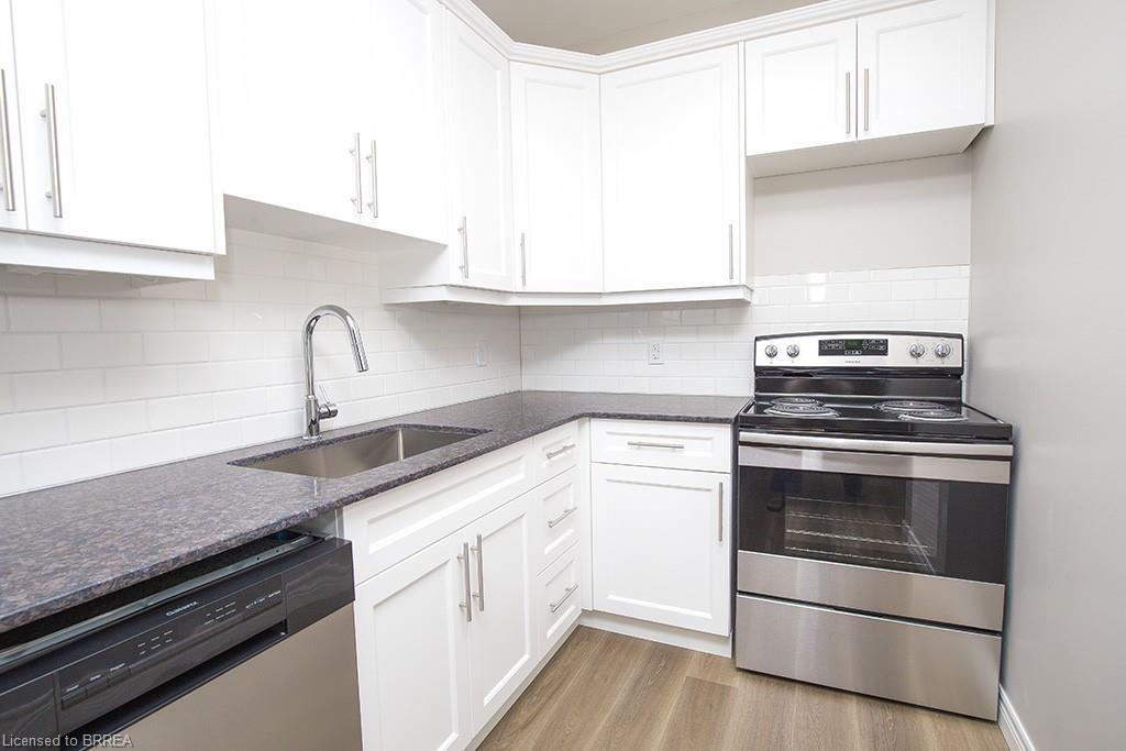 355 Wellington Street, Brantford, ON - Indoor Photo Showing Kitchen
