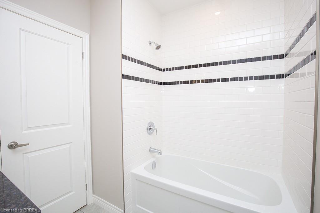 355 Wellington Street, Brantford, ON - Indoor Photo Showing Bathroom