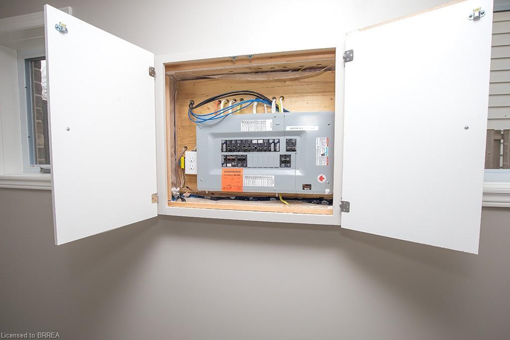 355 Wellington Street, Brantford, ON - Indoor