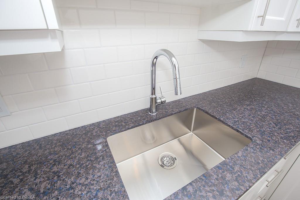 355 Wellington Street, Brantford, ON - Indoor Photo Showing Kitchen