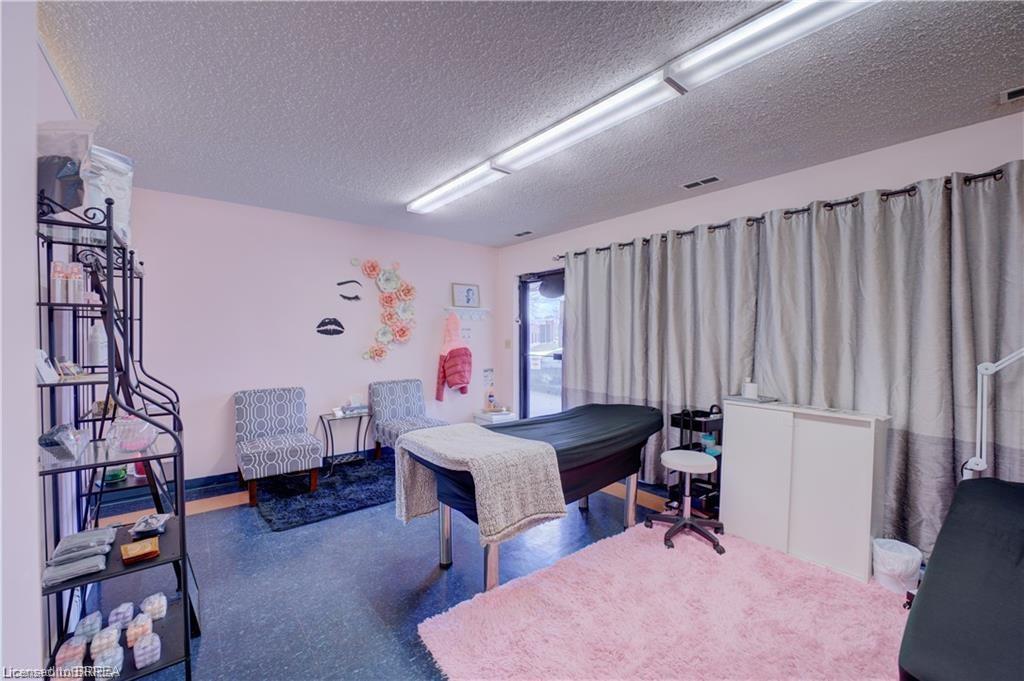 325 Fairview Drive, Brantford, ON