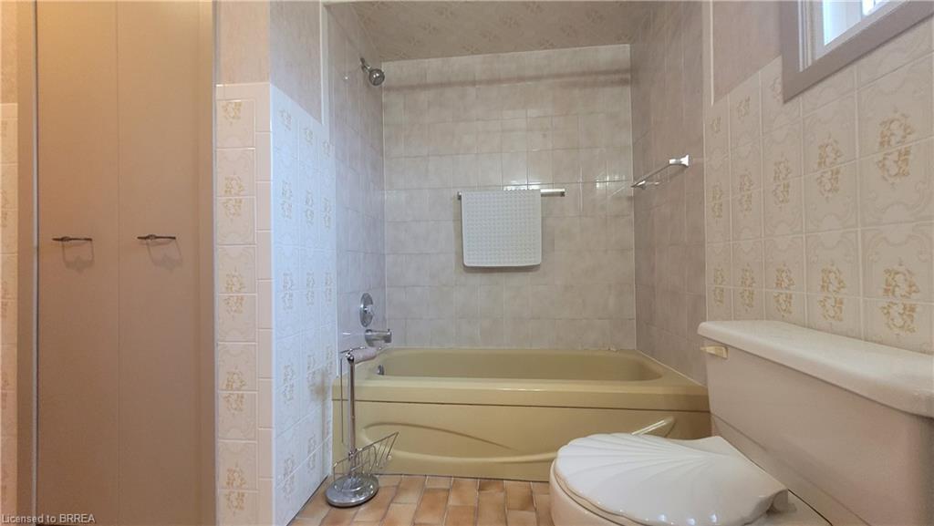 325 Fairview Drive, Brantford, ON