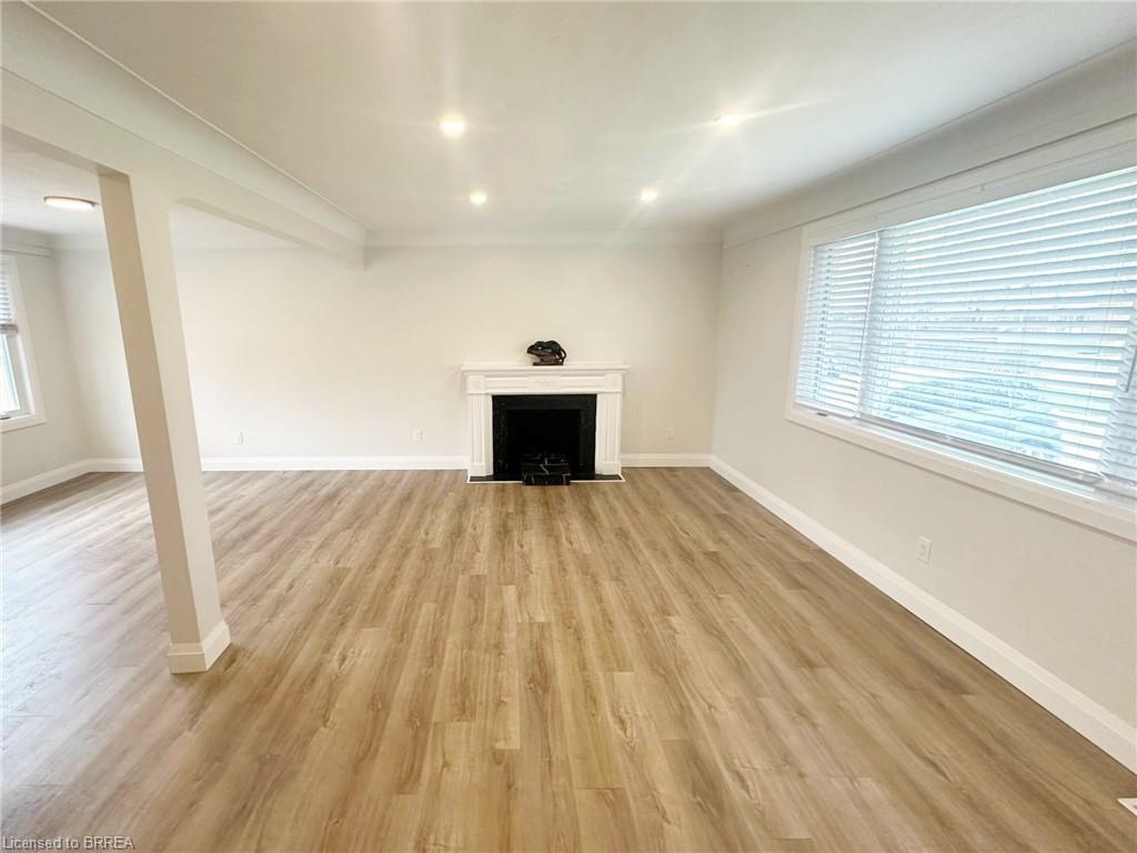 75 Henderson Avenue, Brantford, ON - Indoor