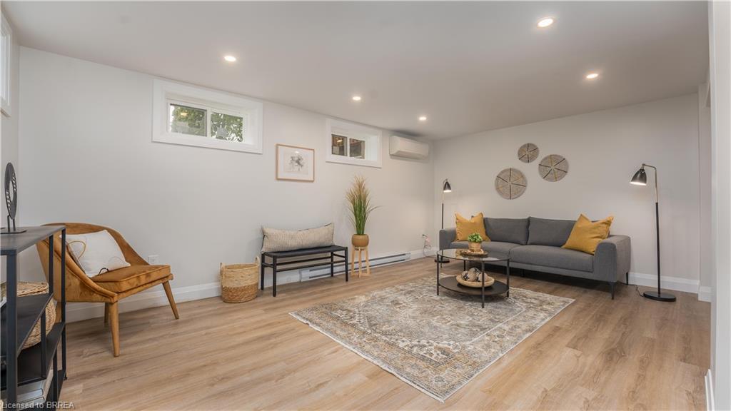 75 Henderson Avenue, Brantford, ON - Indoor