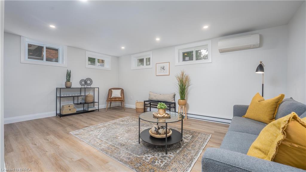 75 Henderson Avenue, Brantford, ON - Indoor