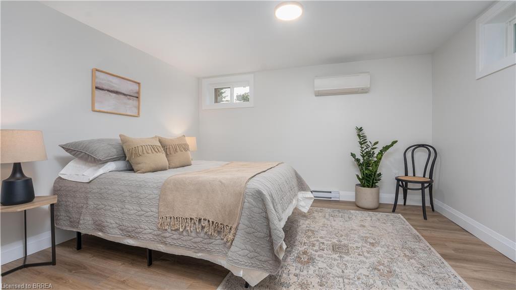 75 Henderson Avenue, Brantford, ON - Indoor Photo Showing Bedroom