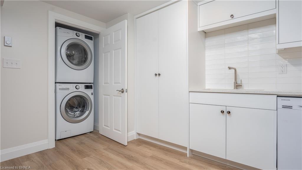 75 Henderson Avenue, Brantford, ON - Indoor Photo Showing Laundry Room