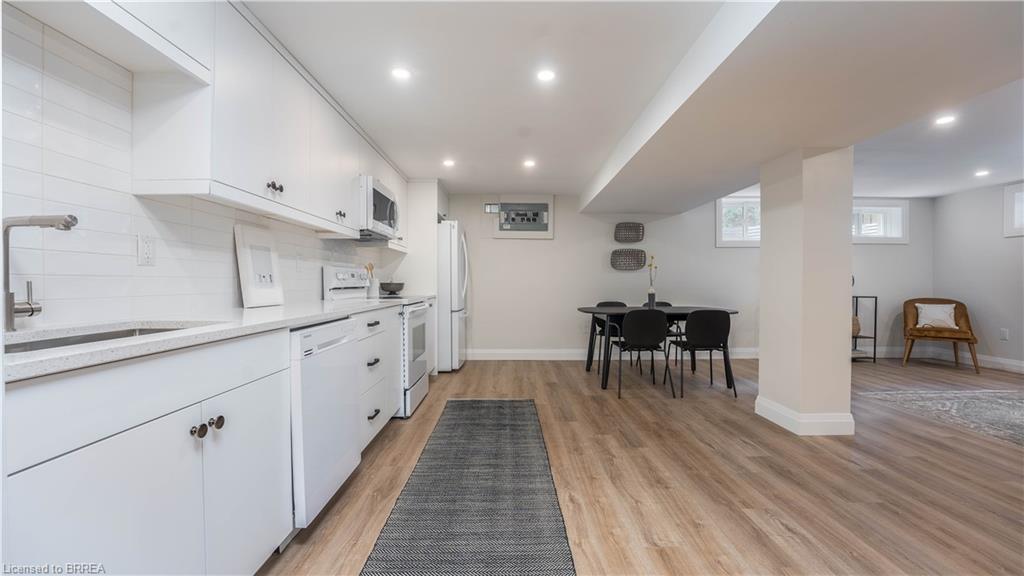 75 Henderson Avenue, Brantford, ON - Indoor