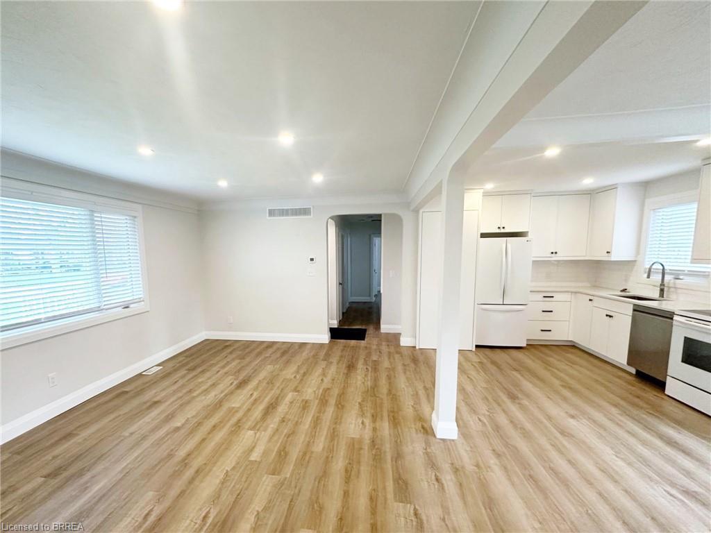 75 Henderson Avenue, Brantford, ON - Indoor Photo Showing Kitchen