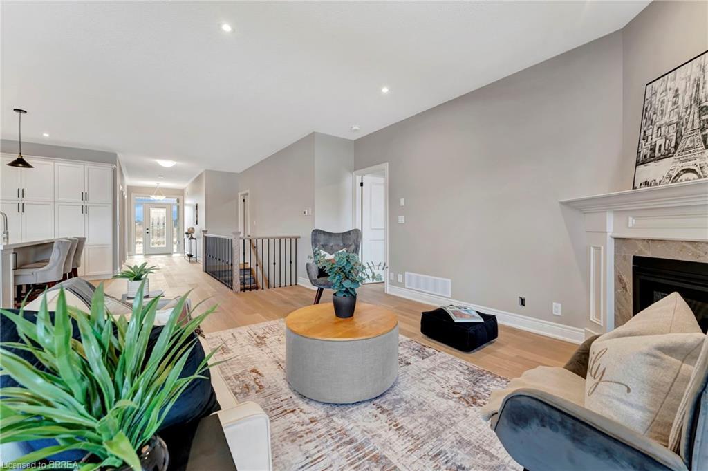 89 Craddock Boulevard, Jarvis, ON - Indoor Photo Showing Living Room With Fireplace
